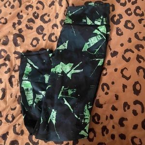 Green patterned 7/8th workout leggings